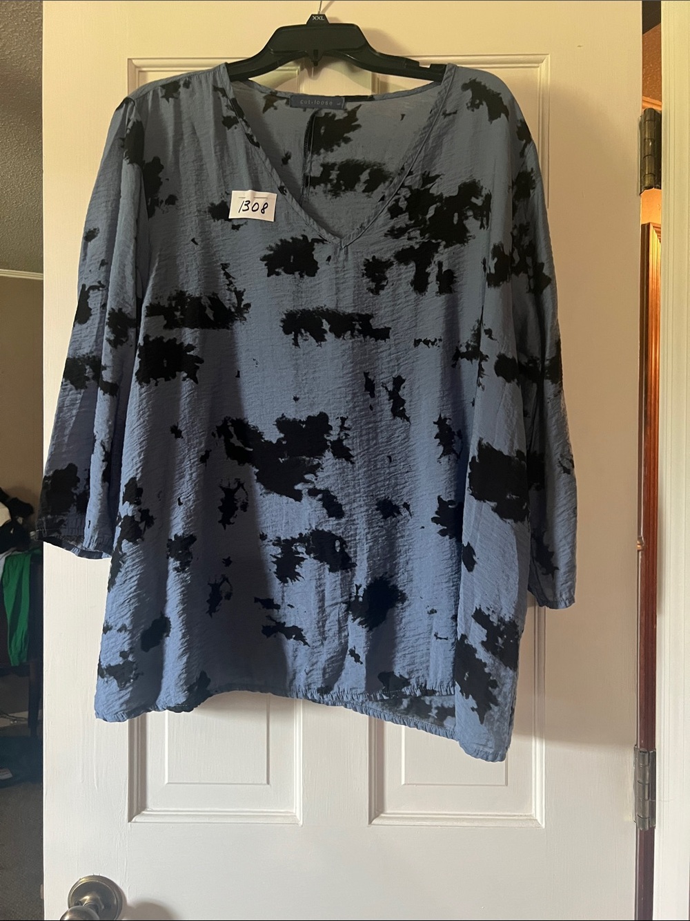 Cut- Loose Blue V-Neck Printed Tunic with Black Splotches Size Large